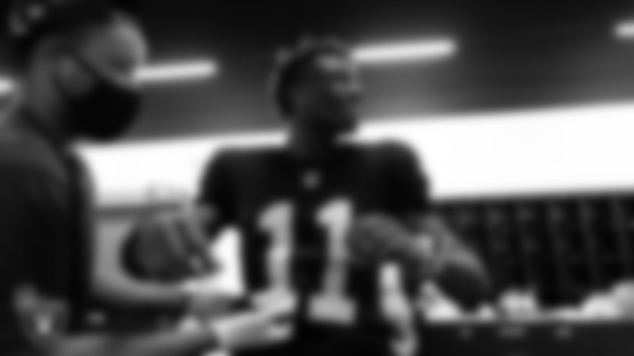 WR Henry Ruggs III (11) tries on his jersey after arriving for 2020 Training Camp.
