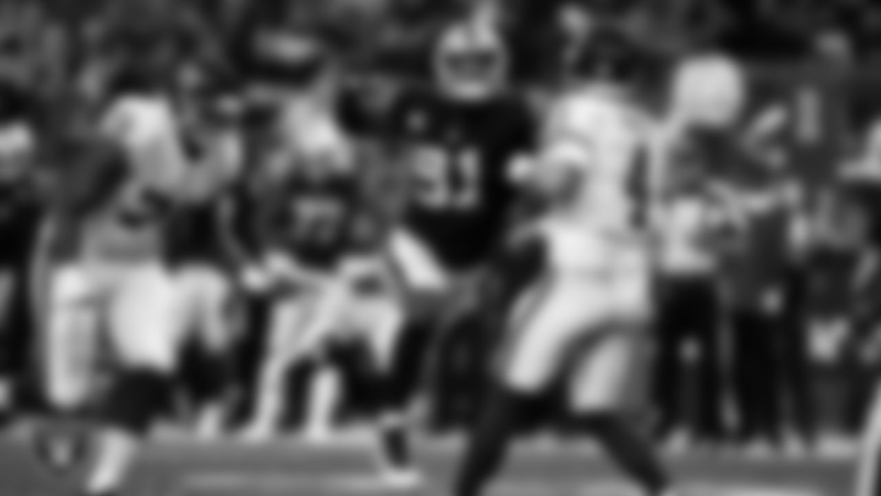 Las Vegas Raiders defensive end Yannick Ngakoue (91) pressures the quarterback during the regular season home game against the Washington Football Team.
