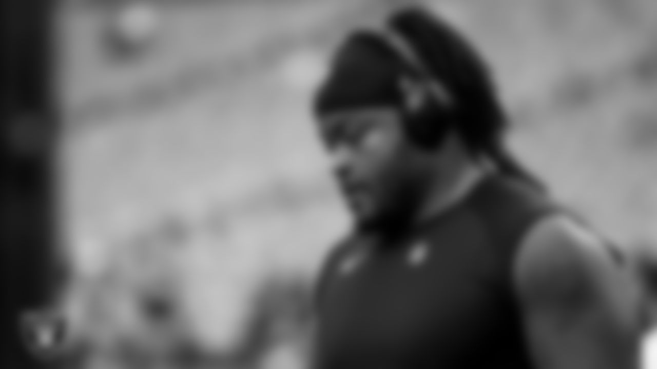 Las Vegas Raiders guard John Simpson (76) warming up before the regular season home game against the Miami Dolphins.