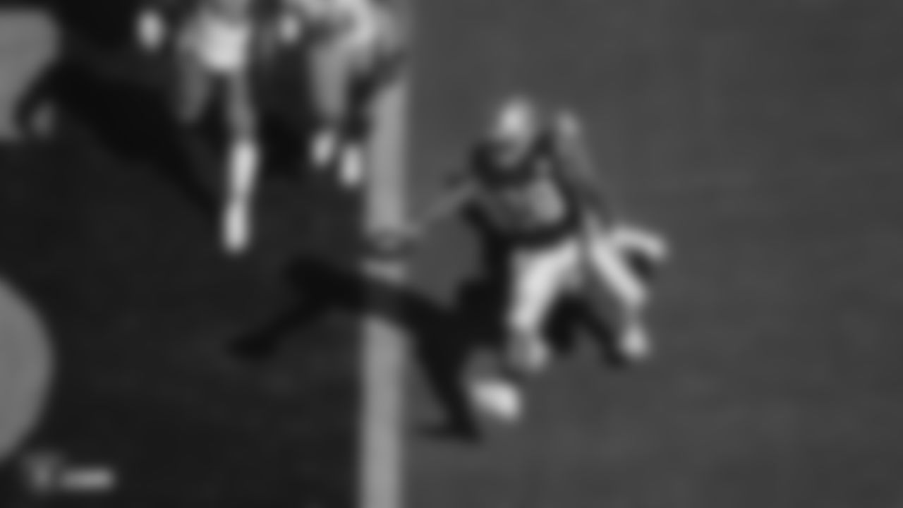 Raiders running back Josh Jacobs (28) rushes for a touchdown during the regular season game against the Detroit Lions.