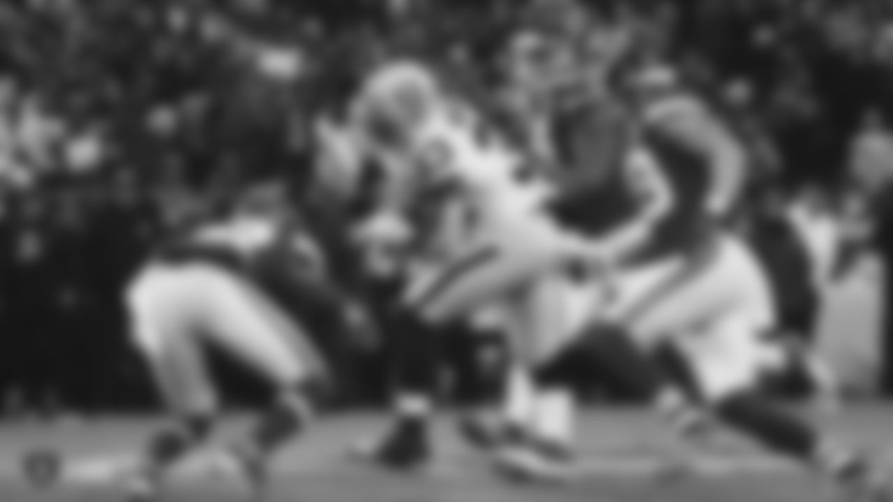 Raiders running back DeAndré Washington (33) during the regular season game against the Kansas City Chiefs at Arrowhead Stadium.