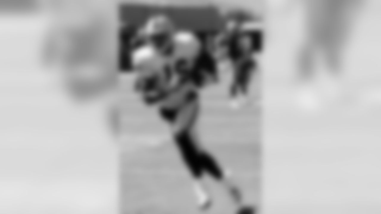 WR Paul Hubbard runs after the catch. Photo By Tony Gonzales