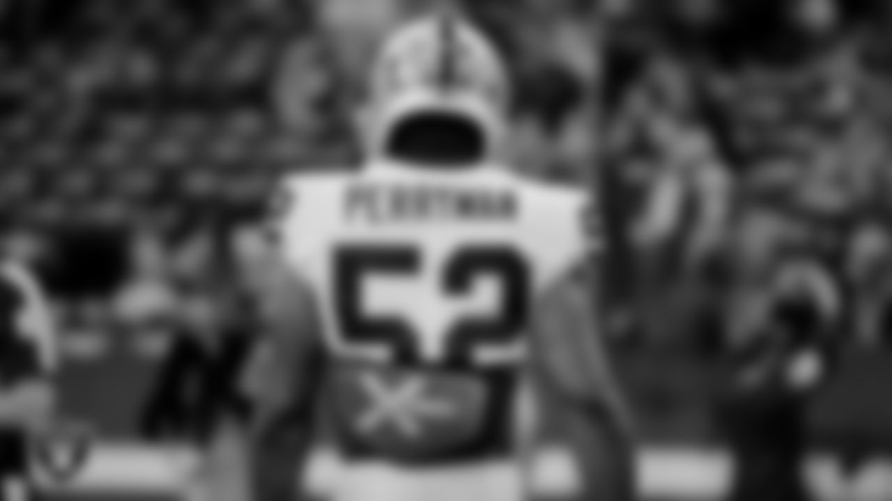 Las Vegas Raiders linebacker Denzel Perryman (52) warming up before the regular season away game against the Indianapolis Colts.