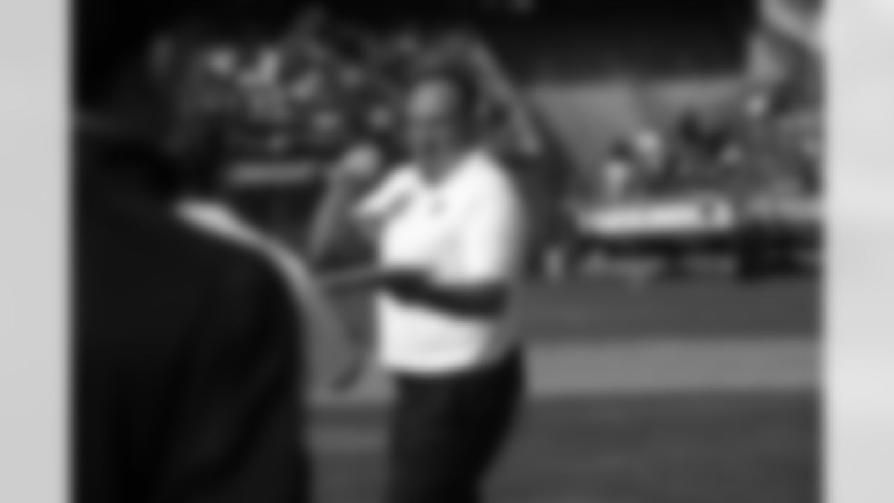 Assistant special teams coach Keith Burns