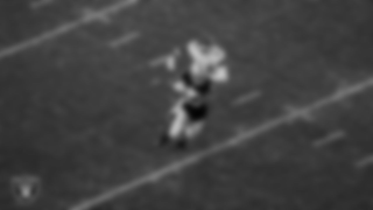 Las Vegas Raiders tight end Darren Waller (83) during the regular season home game against the Kansas City Chiefs at Allegiant Stadium.