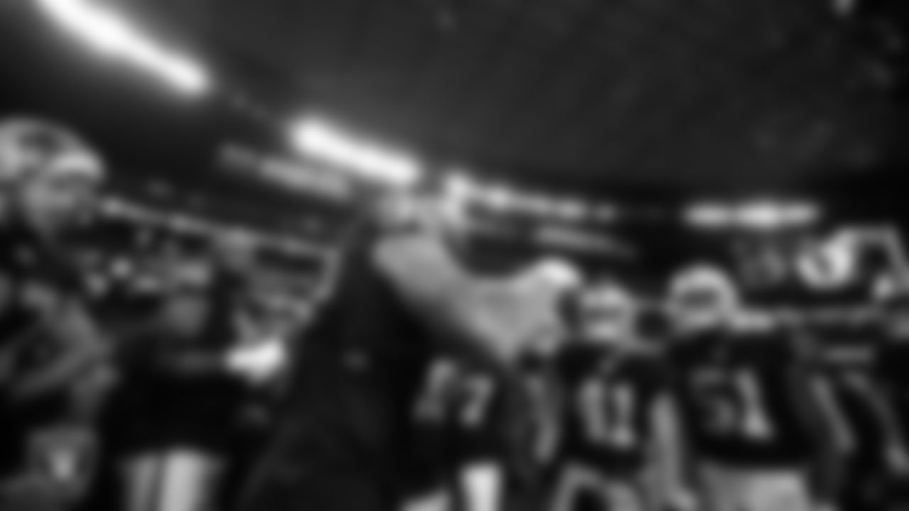 Las Vegas Raiders defensive end Maxx Crosby (98) fires the team up before the regular season home game against the Los Angeles Chargers.