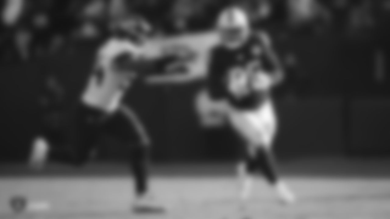 Raiders running back Josh Jacobs (28) during the regular season game against the Jacksonville Jaguars.