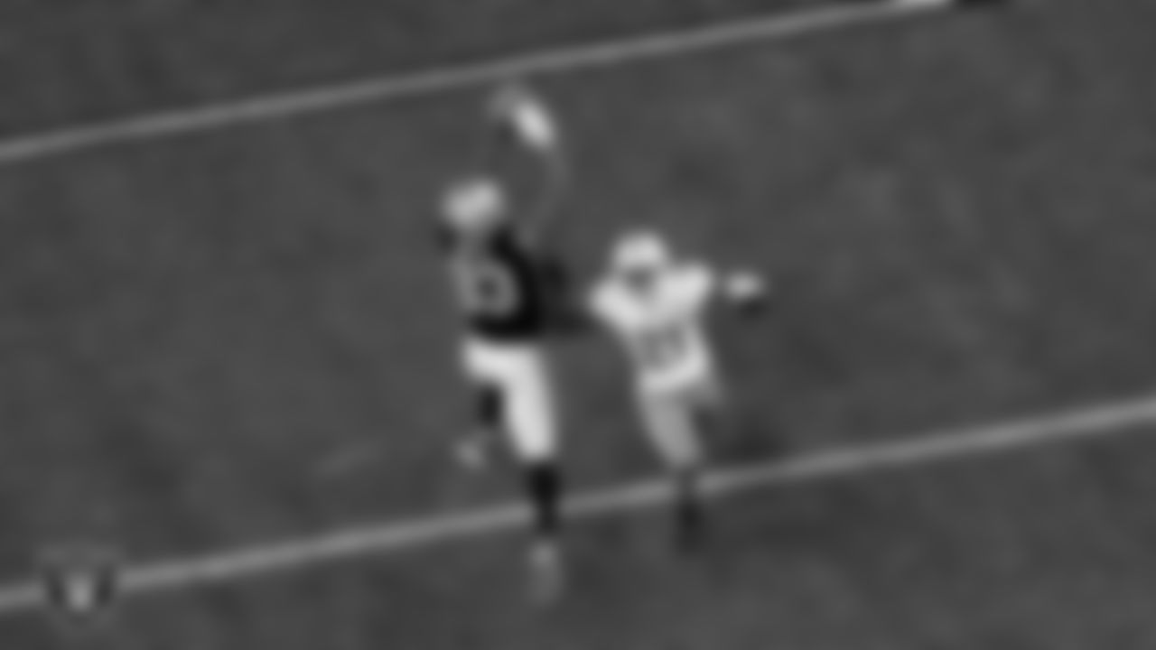 Las Vegas Raiders tight end Darren Waller (83) makes a catch during the regular season home game against the Miami Dolphins.
