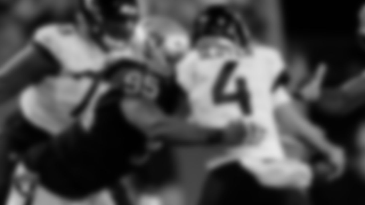 Las Vegas Raiders defensive end Kendal Vickers (95) during the Hall of Fame Game against the Jacksonville Jaguars at Tom Benson Hall of Fame Stadium.