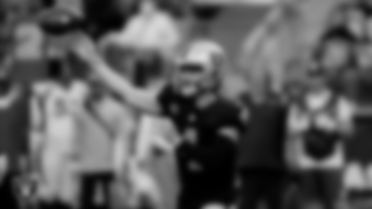 Las Vegas Raiders quarterback Derek Carr (4) during the regular season home game against the Denver Broncos.
