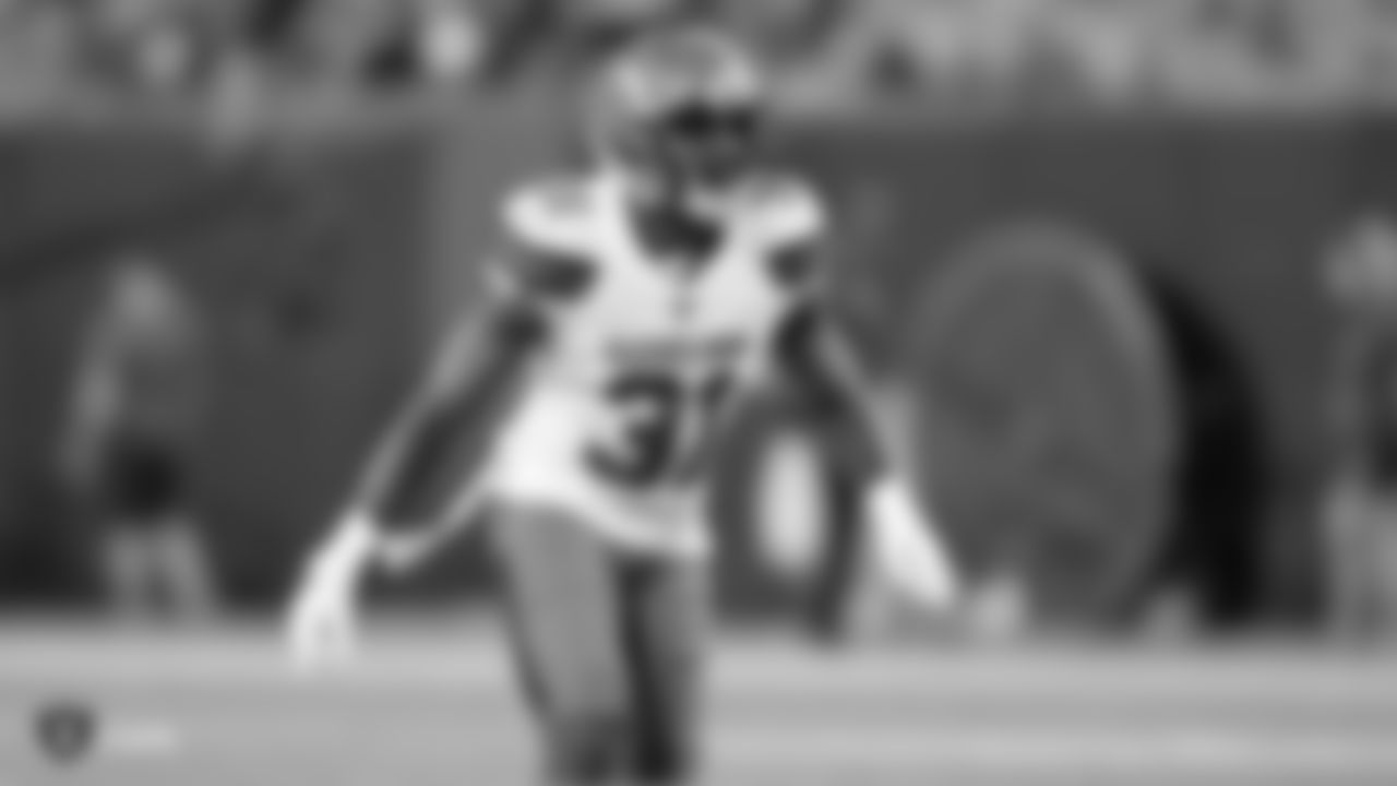 DB Juston Burris