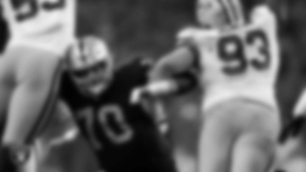 Las Vegas Raiders guard Greg Van Roten (70) blocks during the regular season home game against the Green Bay Packers at Allegiant Stadium.