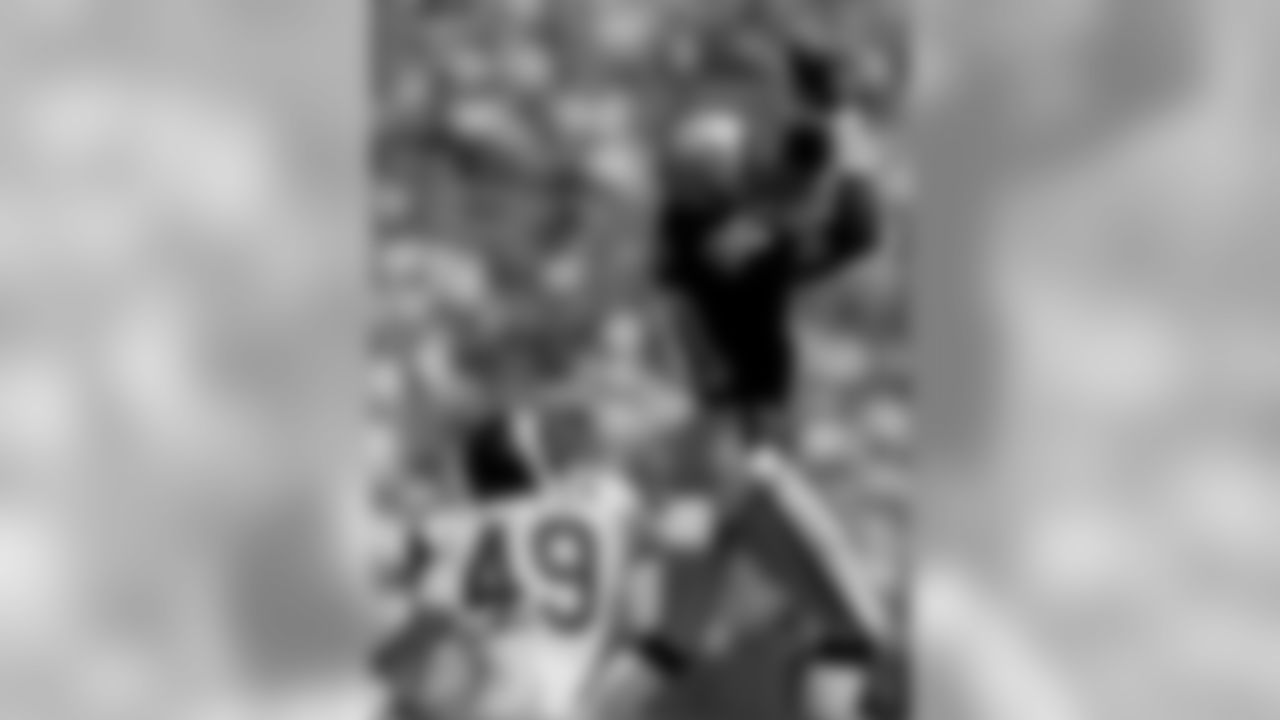 James Lofton played for the Raiders from 1987-88, starting 28 games and catching 69 passes for 1,429 yards and five TDs. He was inducted into the Pro Football Hall of Fame in 2003. Lofton also spent 2008 as the Raiders wide receivers coach.
