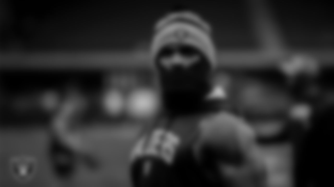 Las Vegas Raiders linebacker Denzel Perryman (52) warming up before the preseason home game against the Minnesota Vikings at Allegiant Stadium.