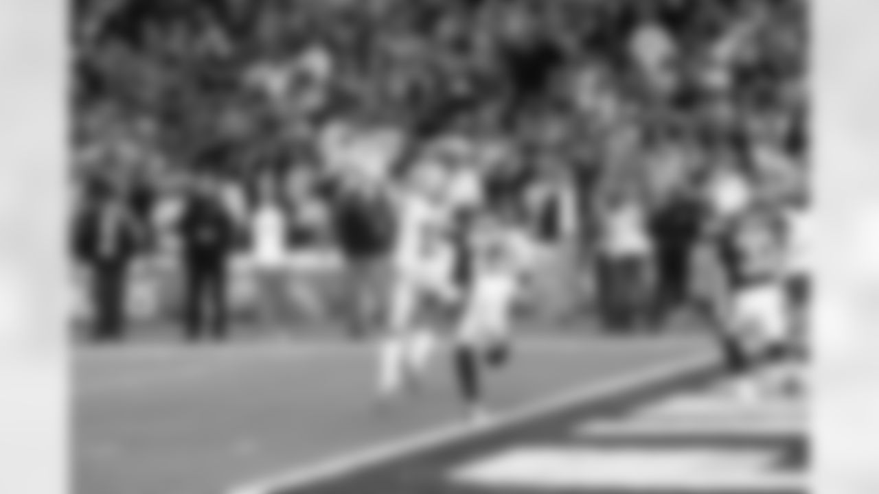 WR Denarius Moore runs along the goal line to get open for QB Carson Palmer.