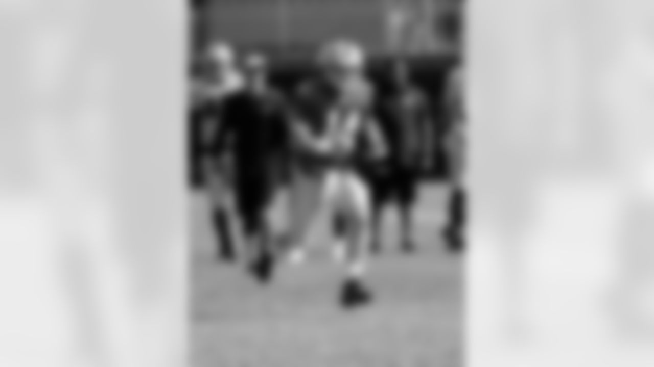 QB Matt McGloin running the football