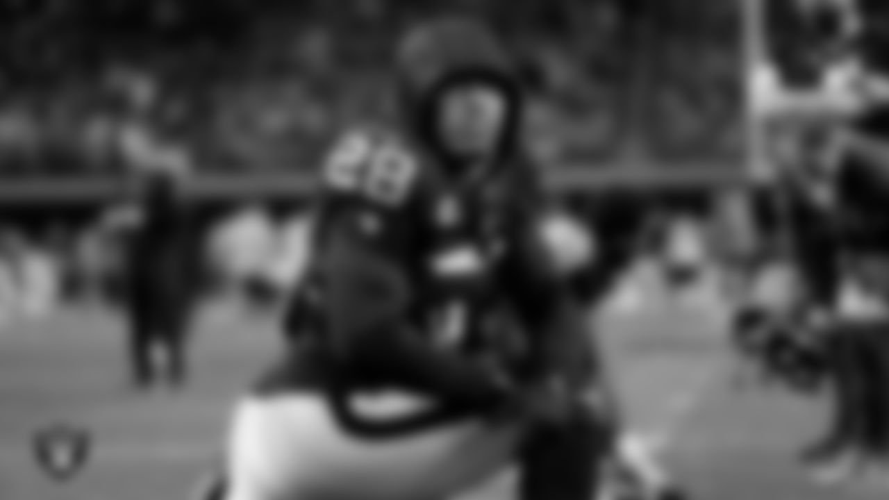 Las Vegas Raiders running back Josh Jacobs (28) warming up before the regular season home game against the Los Angeles Chargers.