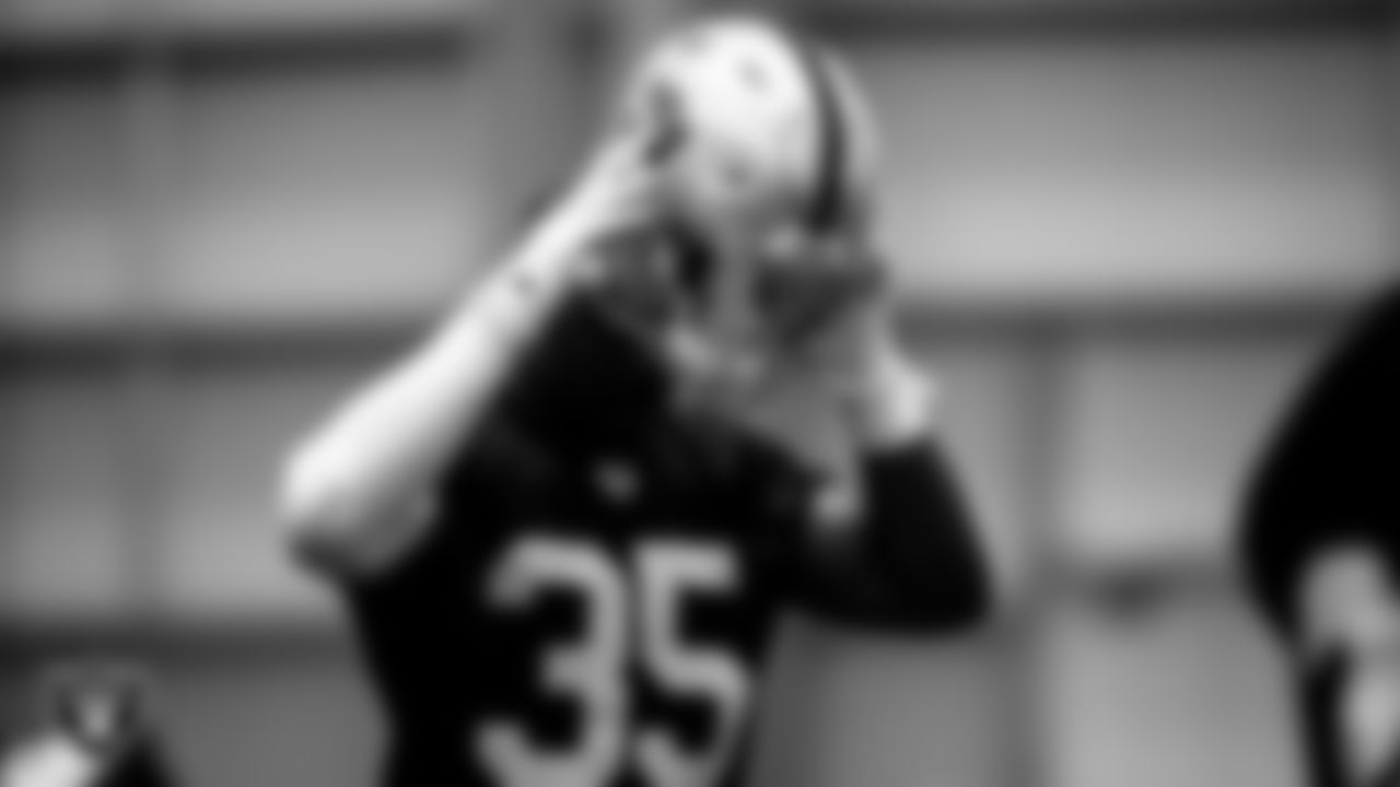 Las Vegas Raiders running back Theo Riddick (35) during practice.