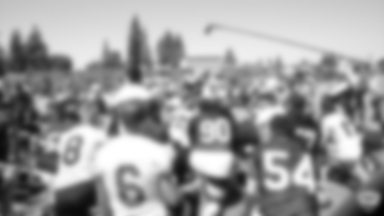 Oakland Raiders head coach Jon Gruden huddles up the team on the field for practice at 2019 Training Camp.