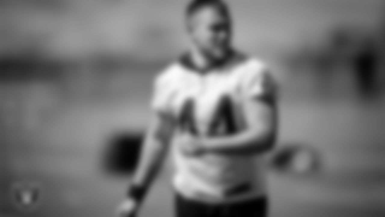 Las Vegas Raiders linebacker Nick Kwiatkoski (44) on the field for a walkthrough.
