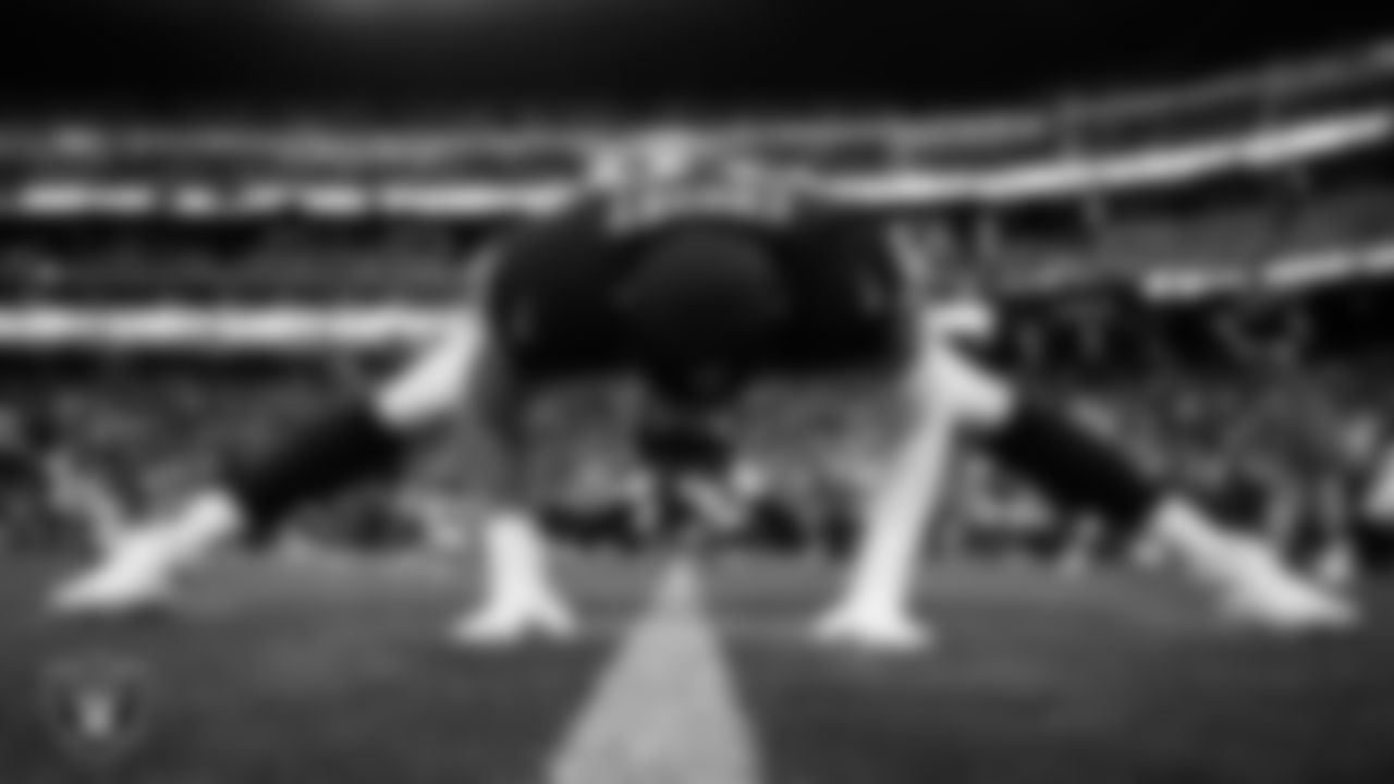 Las Vegas Raiders defensive end Maxx Crosby (98) warming up before the regular season home game against the San Francisco 49ers at Allegiant Stadium.