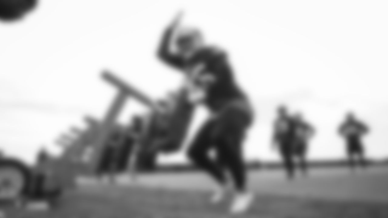 Raiders safety Erik Harris (25) goes through defensive drills during practice.