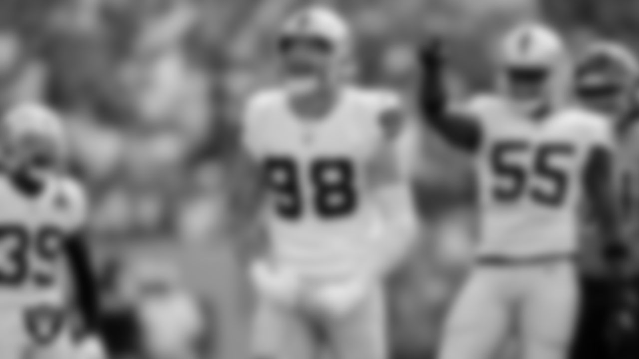 Las Vegas Raiders defensive end Maxx Crosby (98) during the regular season away game against the Tennessee Titans at Nissan Stadium.