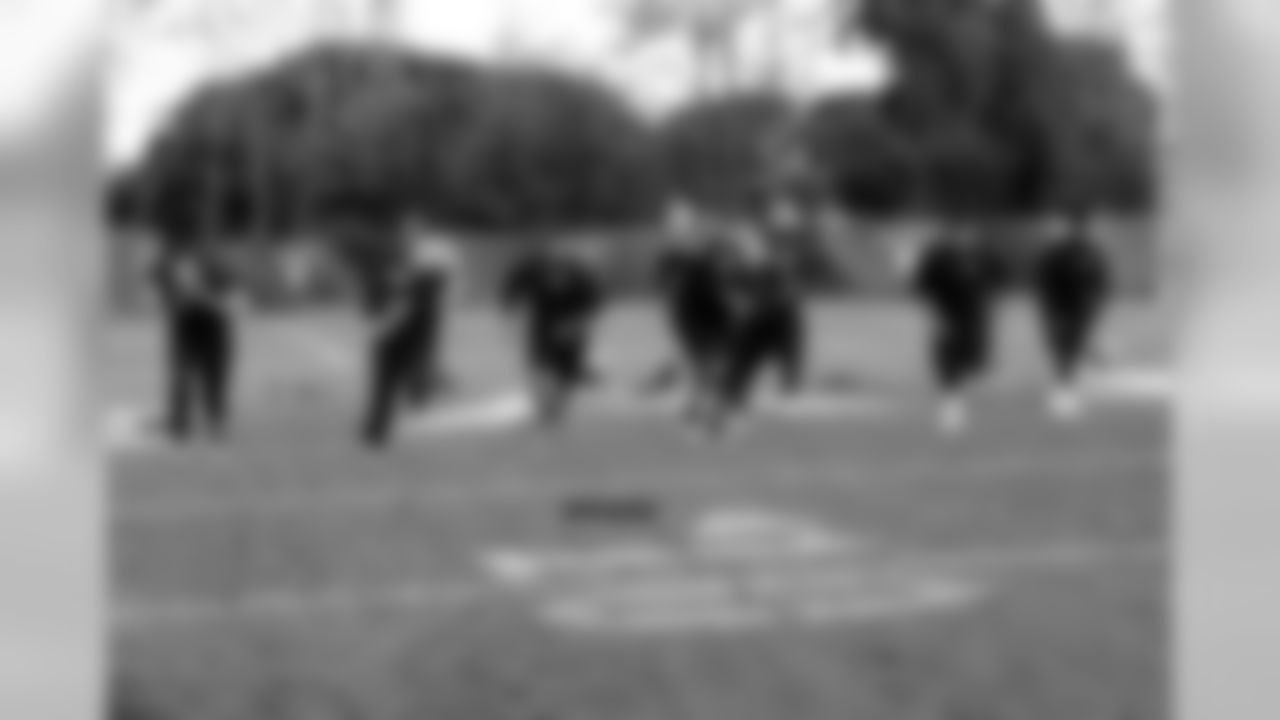 The offensive linemen get off the line.