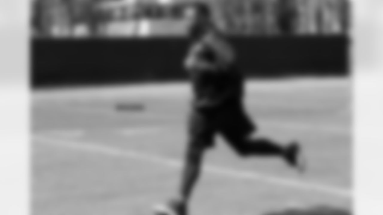 LB Curtis Lofton
