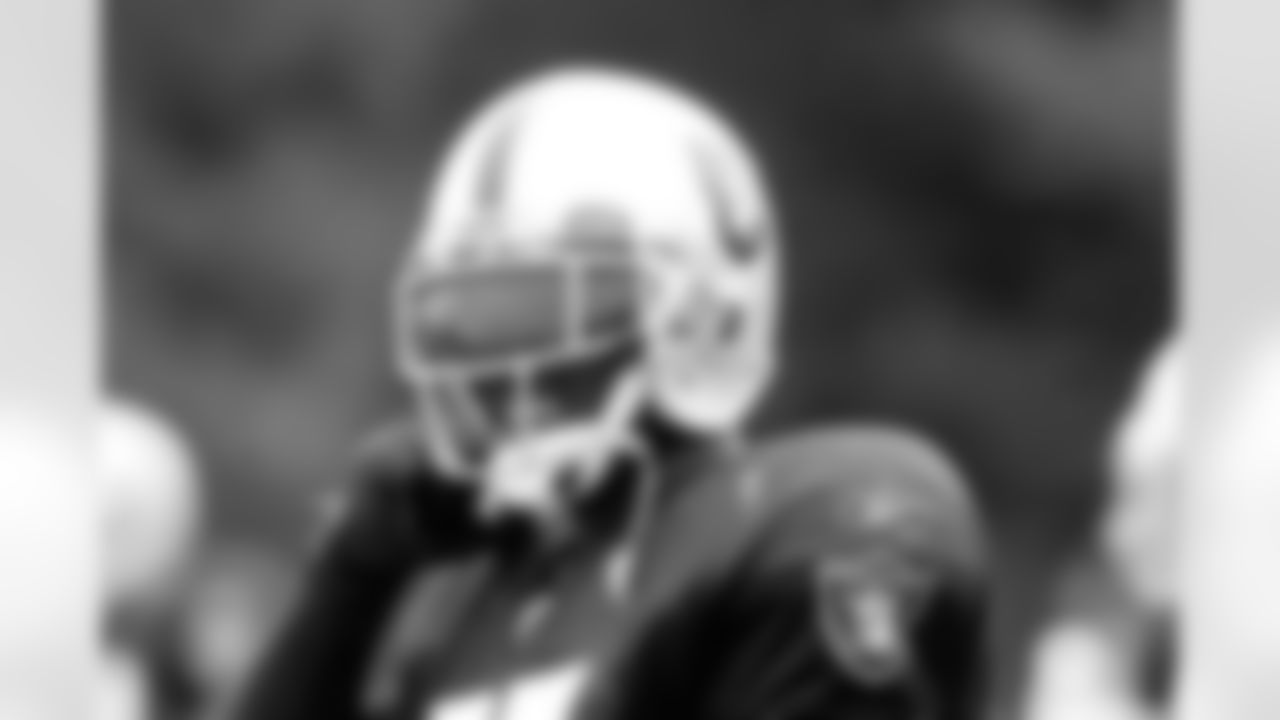 LB Rolando McClain gets ready to play the next down. Photo By Tony Gonzales