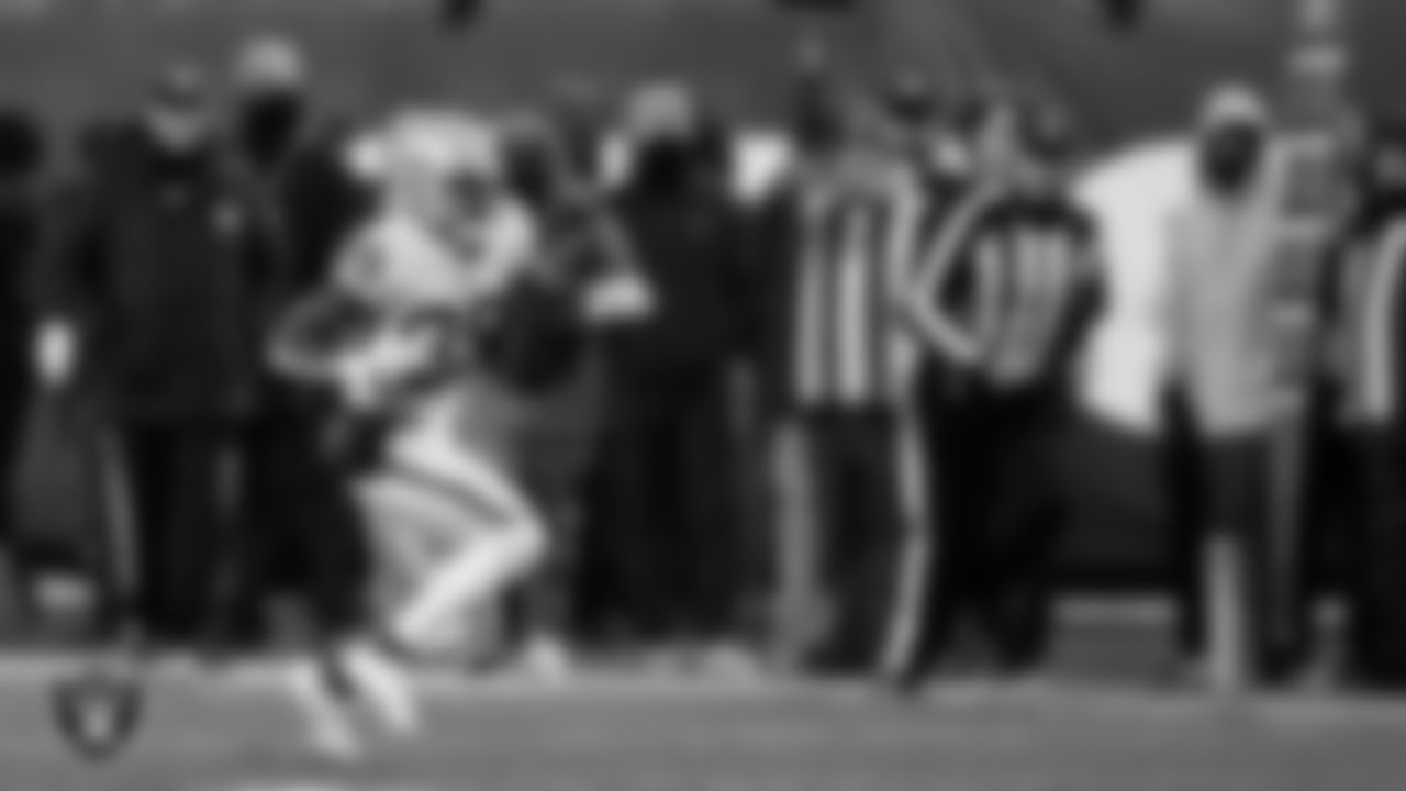 Las Vegas Raiders wide receiver Bryan Edwards (89) runs after making a catch during the postseason away game against the Cincinnati Bengals.