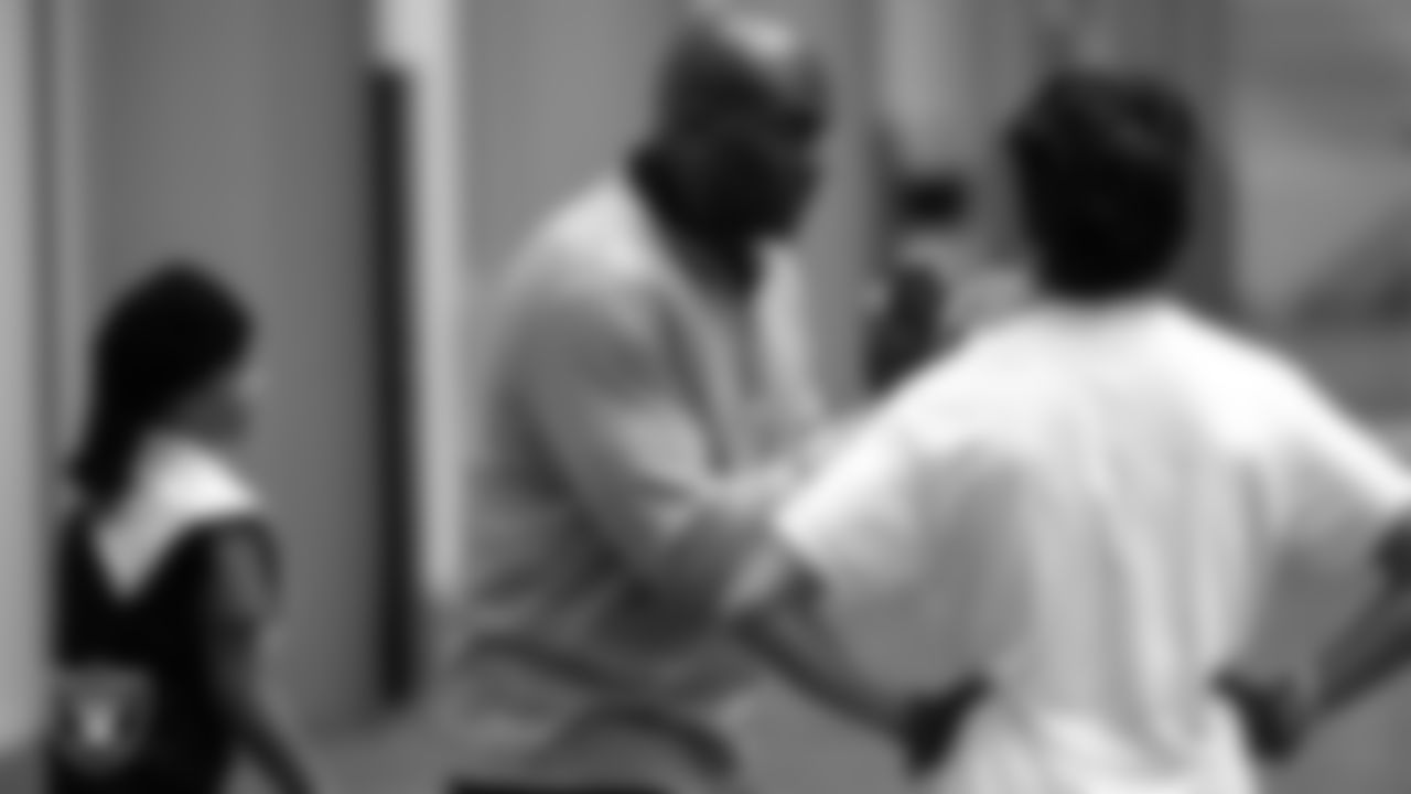 Las Vegas Raiders alumnus Lionel Washington works with an athlete as they participate in drills during the ELITE Academy at the Las Vegas Raiders Headquarters.