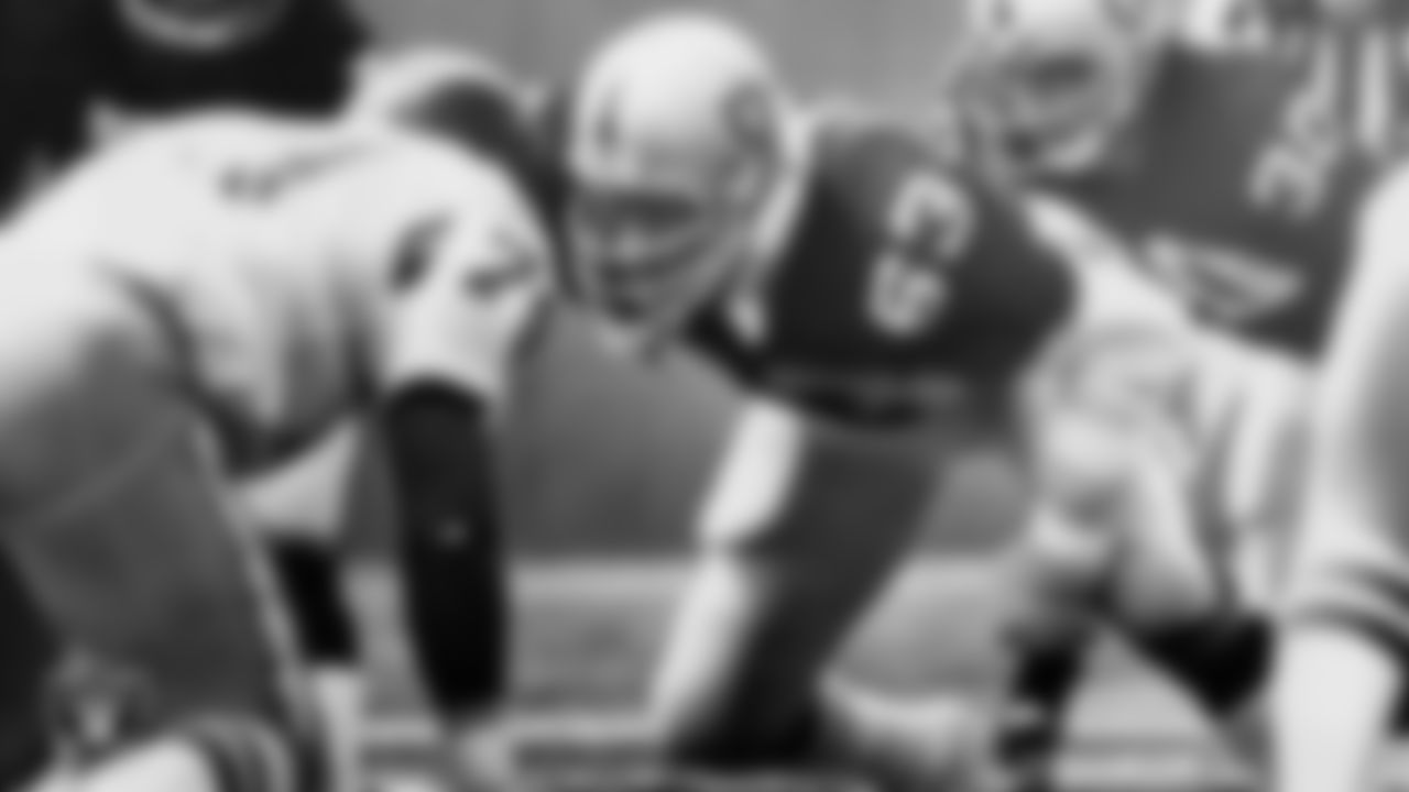 G Gene Upshaw (1967-82)
Hall of Fame Class of 1987
