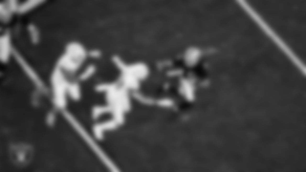 Las Vegas Raiders quarterback Marcus Mariota (8) rushes during the regular season home game against the Los Angeles Chargers.