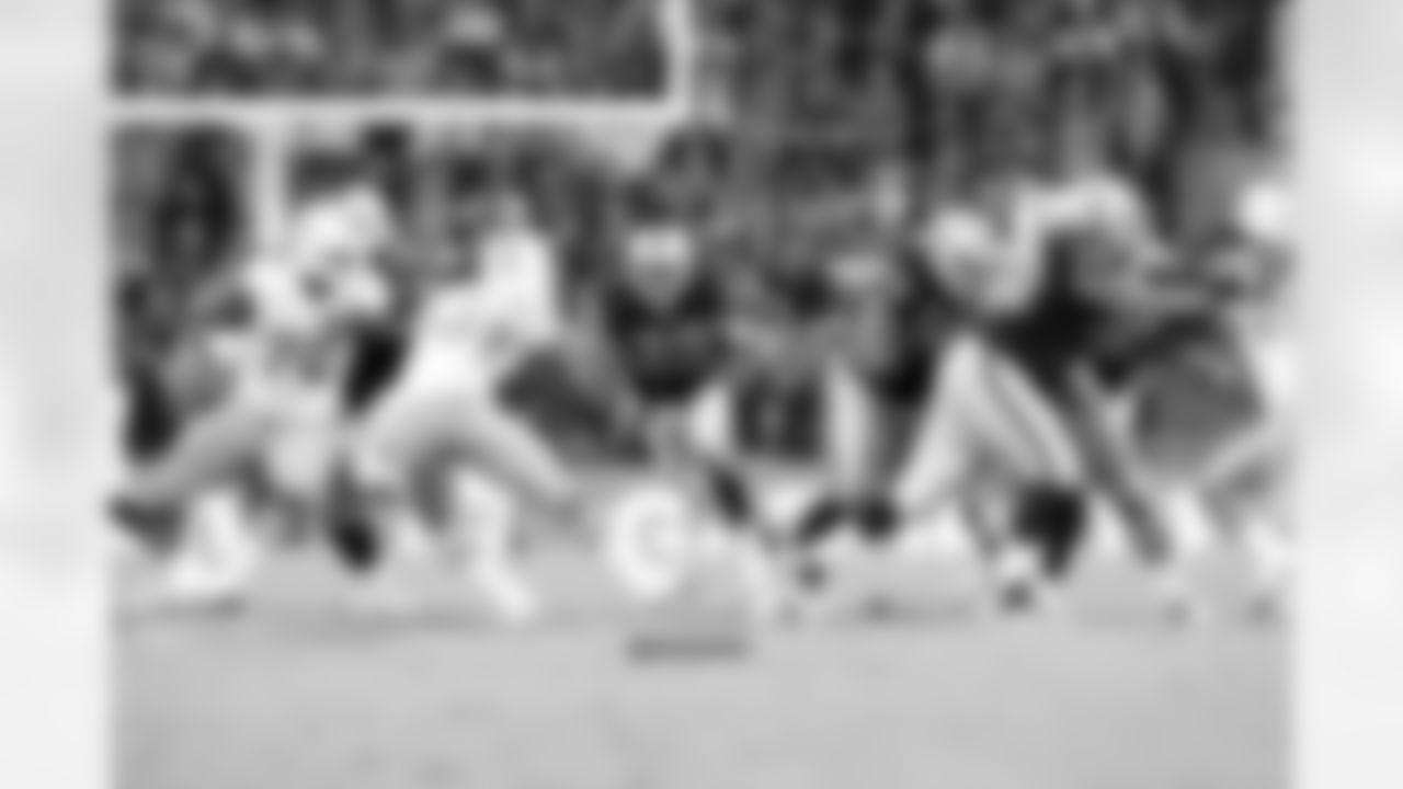 RB Darren McFadden looks up the field for a running lane.