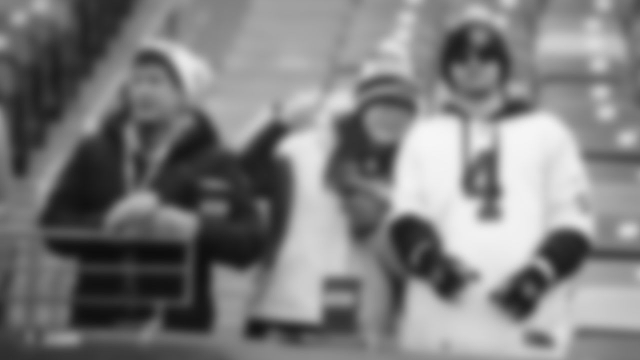 Fans before the Raiders regular season game against the New York Jets.