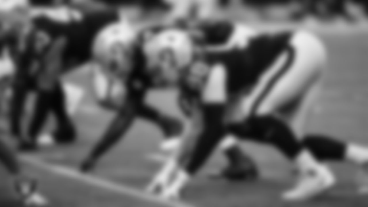 Las Vegas Raiders defensive end Maxx Crosby (98) lines up before the snap during the regular season home game against the Tampa Bay Buccaneers.