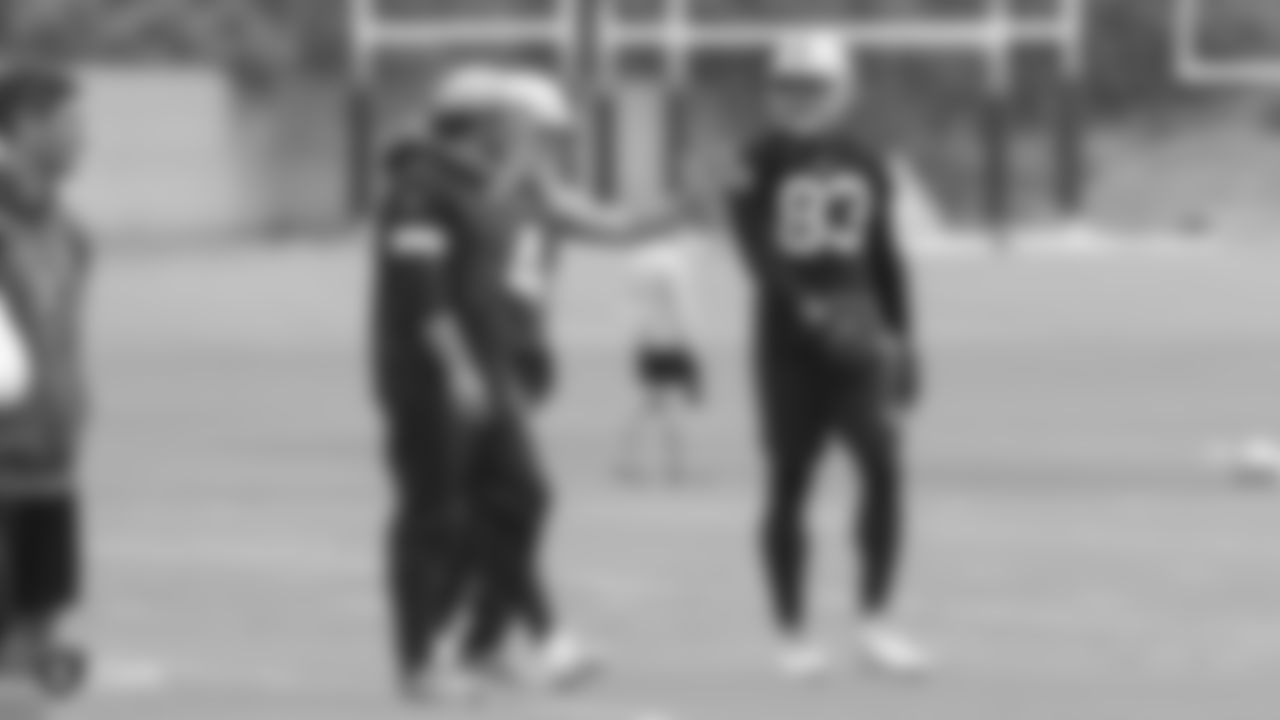 Raiders tight ends coach Frank Smith, quarterback Derek Carr (4), and tight end Darren Waller (83) on the field for a preseason practice.