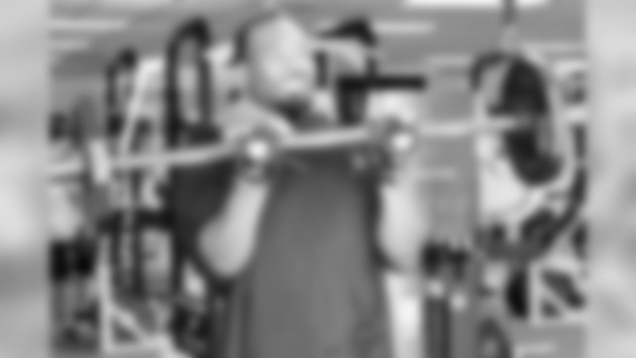 SS Michael Huff powers through bicep curls.