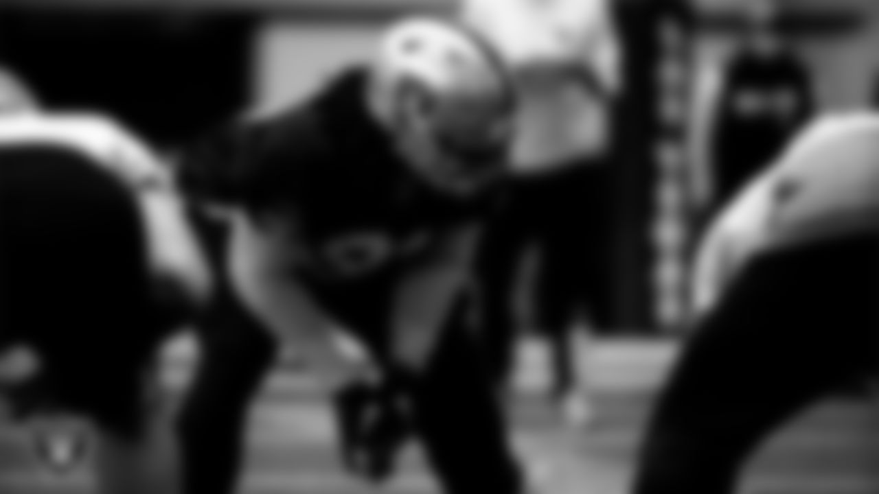 Las Vegas Raiders defensive end Kendal Vickers (91) during practice.