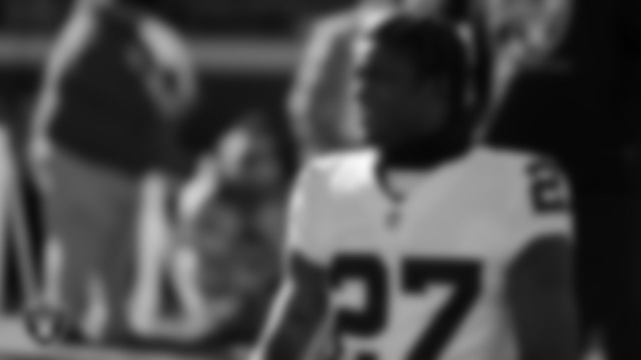 Las Vegas Raiders cornerback Trayvon Mullen Jr. (27) warming up before the regular season away game against the Kansas City Chiefs at Arrowhead Stadium.