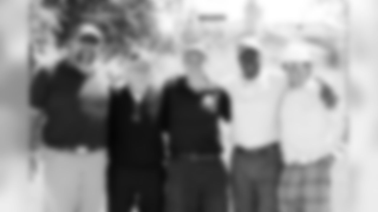 Hall of Famer Fred Biletnikoff makes the rounds on the course.