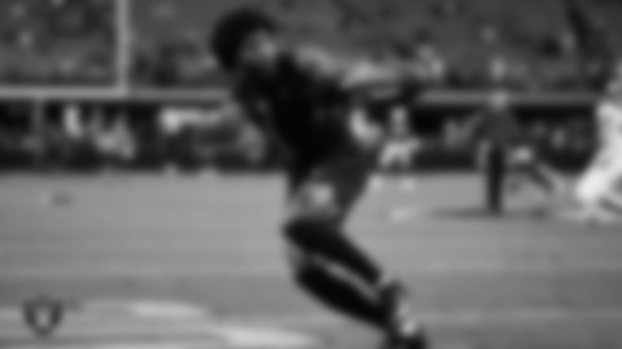 Las Vegas Raiders cornerback Nate Hobbs (39) warming up before the regular season home game against the Philadelphia Eagles.