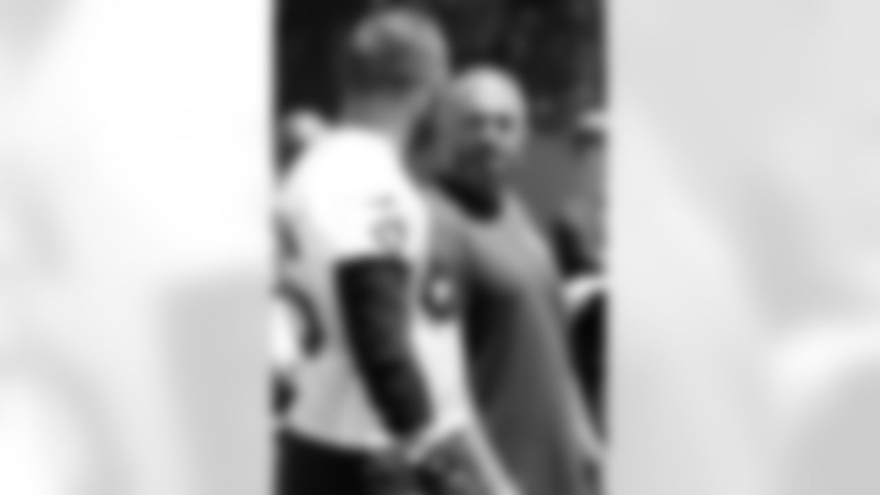 Tight ends coach Bobby Johnson