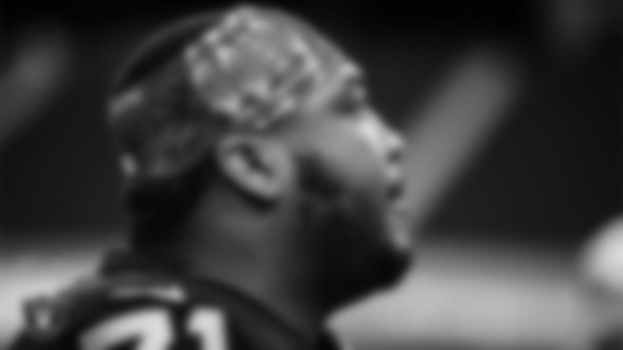 Las Vegas Raiders tackle Denzelle Good (71) warming up before the regular season home game against the Tampa Bay Buccaneers.