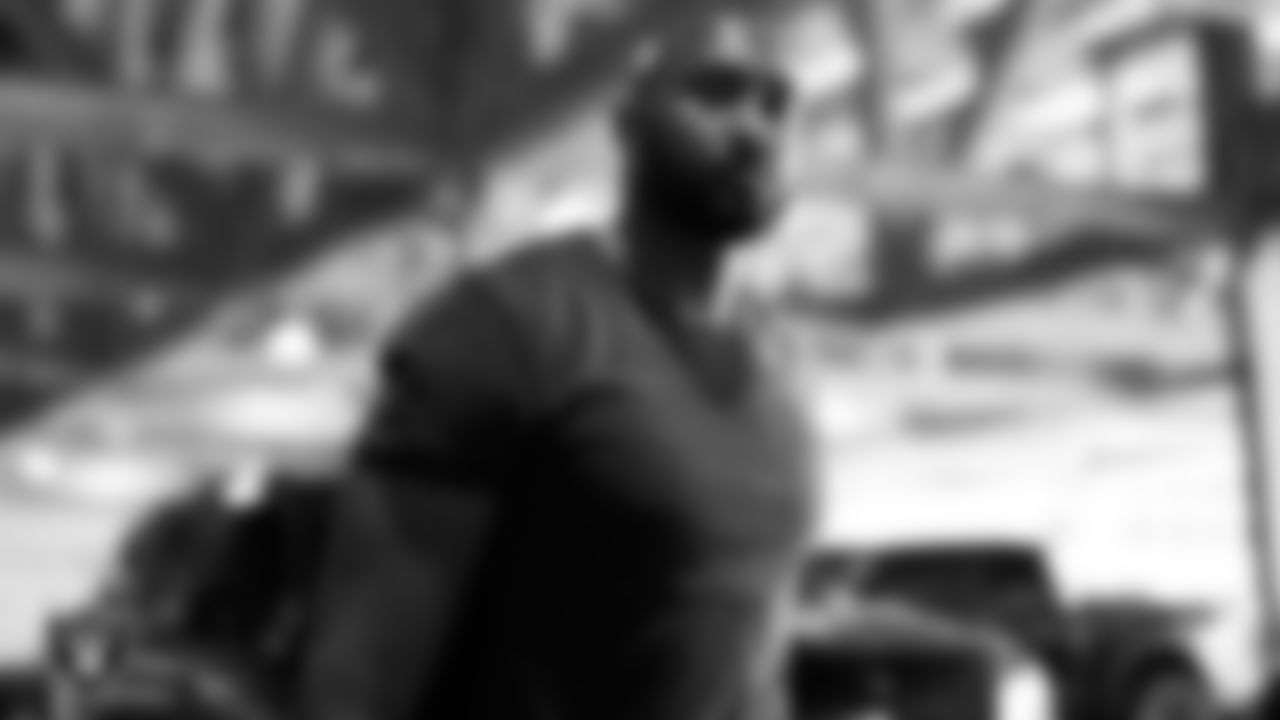 Las Vegas Raiders linebacker K.J. Wright (34) arrives to the regular season home game against the Miami Dolphins.