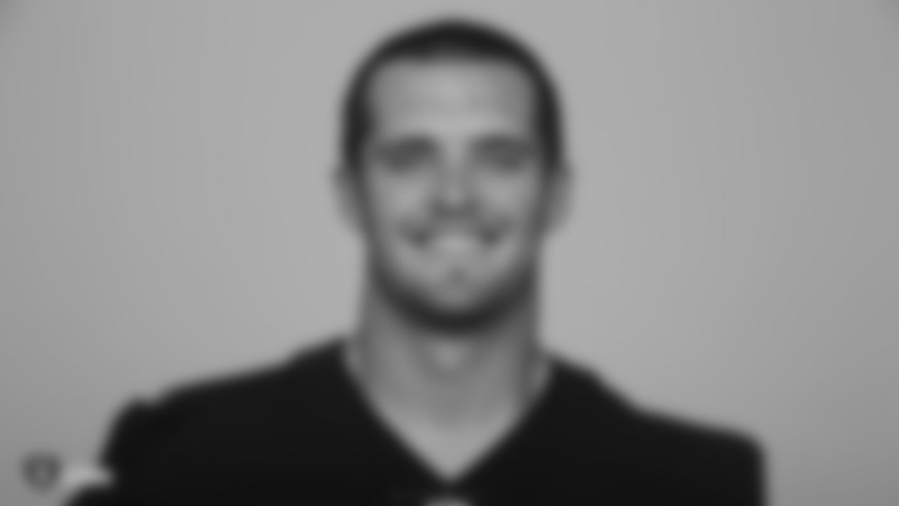 QB Derek Carr