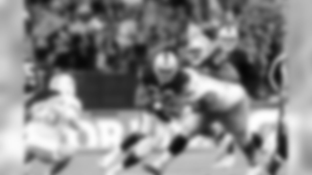 RB Darren McFadden protects the football.