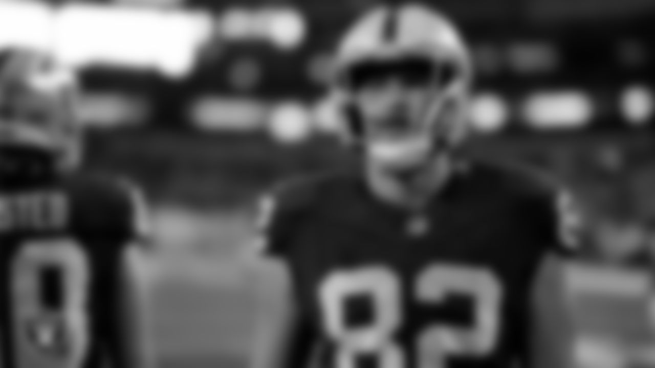 Las Vegas Raiders tight end Austin Hooper (82) warming up before the preseason away game against the Dallas Cowboys at AT&T Stadium.