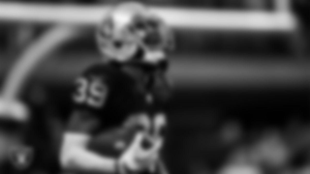 CB Nate Hobbs